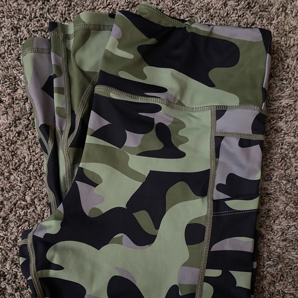 Zyia active, camo, size 12